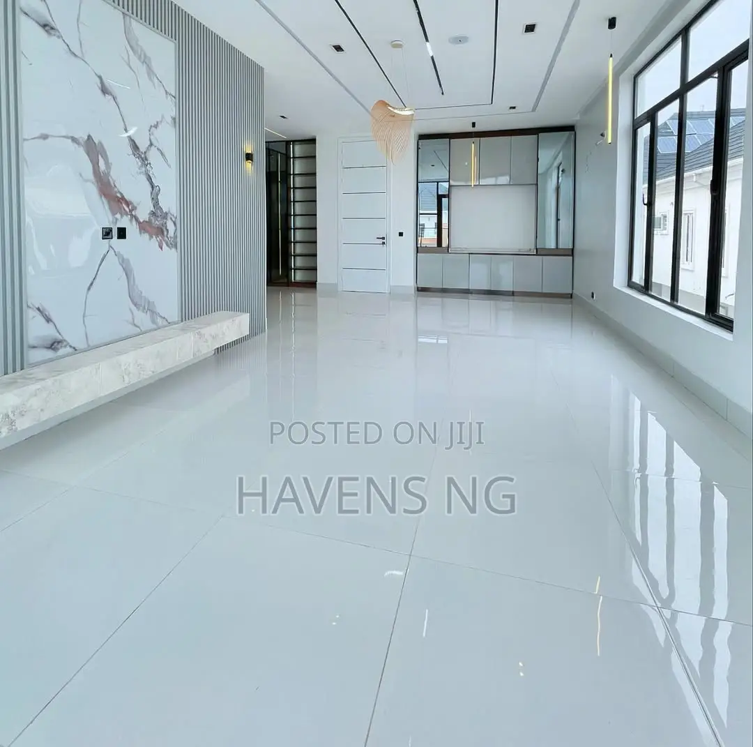 5bdrm Duplex in Chevron for sale in Chevron