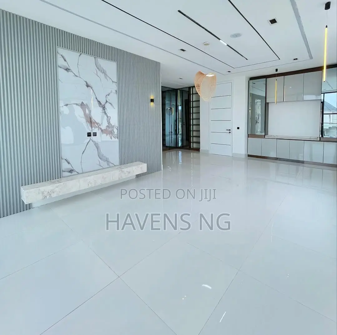 5bdrm Duplex in Chevron for sale in Chevron