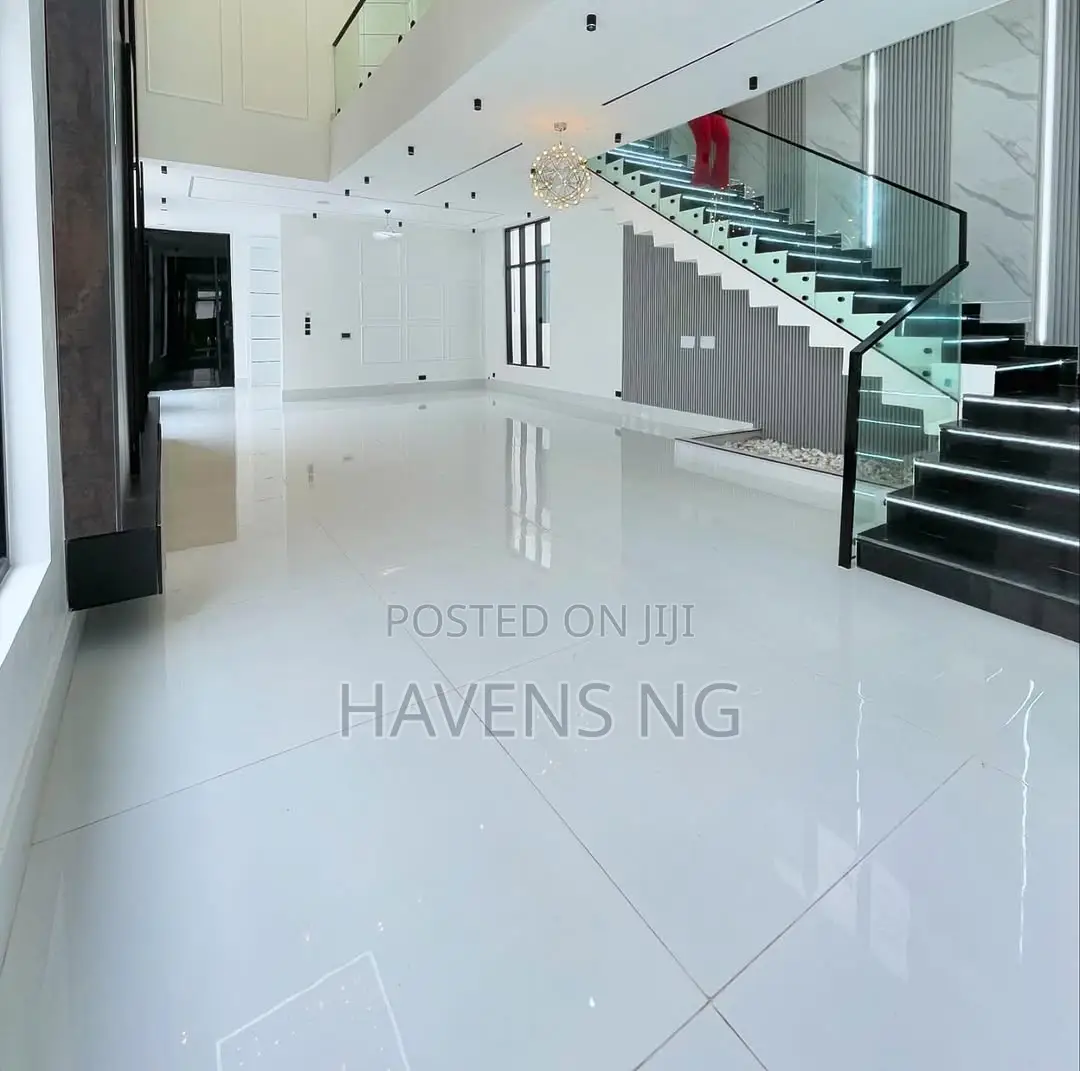 5bdrm Duplex in Chevron for sale in Chevron
