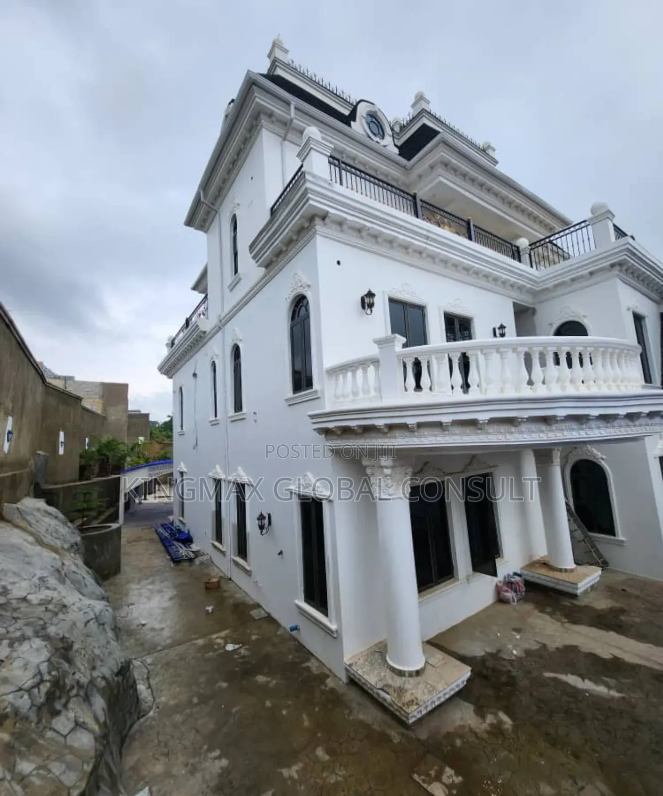 5bdrm Mansion in Guzape By Fha Abuja for sale in Guzape District