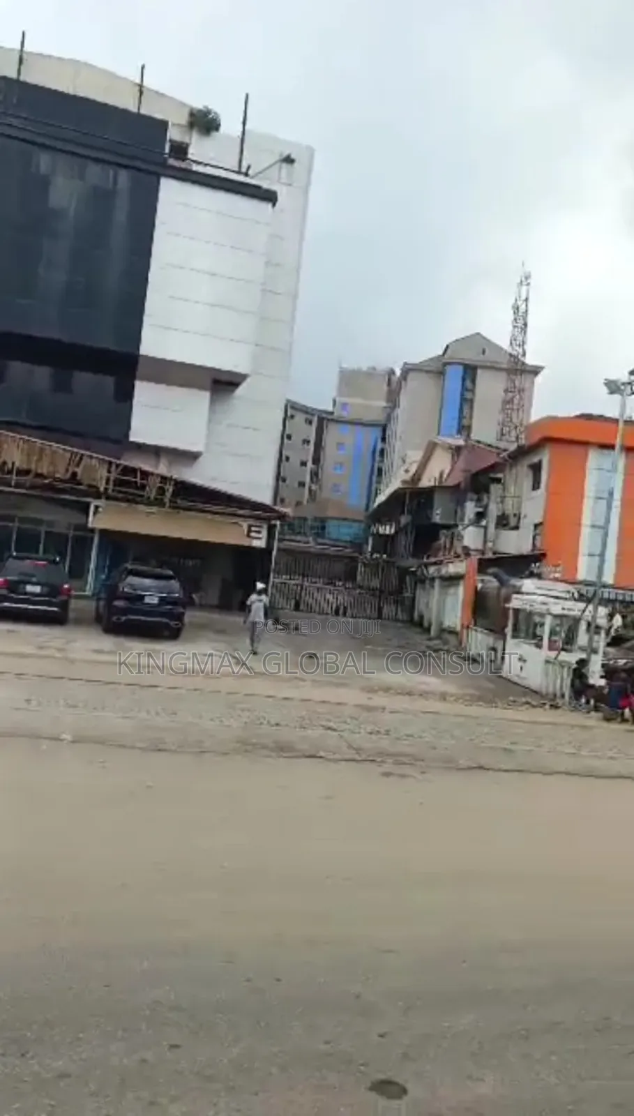 Lease : Lettable Space of 2,400 Square Meters. in Wuse 2