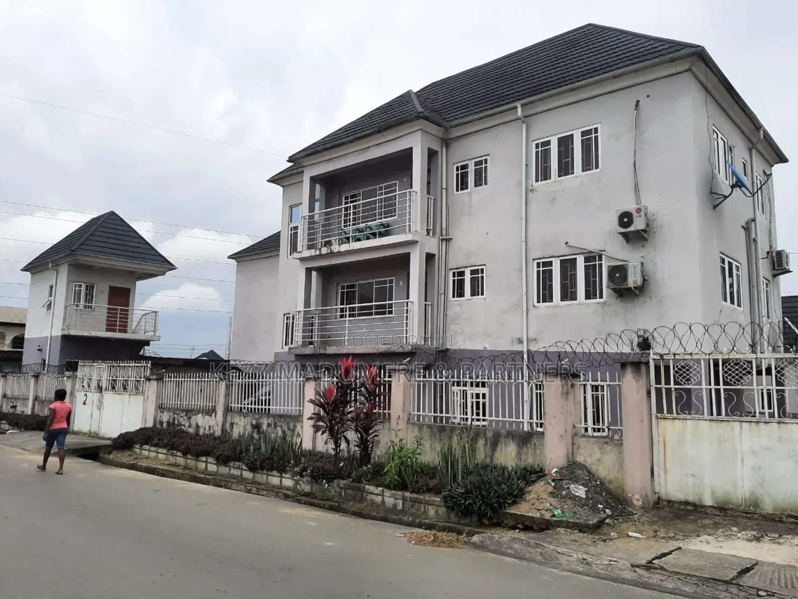6bdrm Block of Flats in Inside An Estate, Port-Harcourt for sale in Port-Harcourt