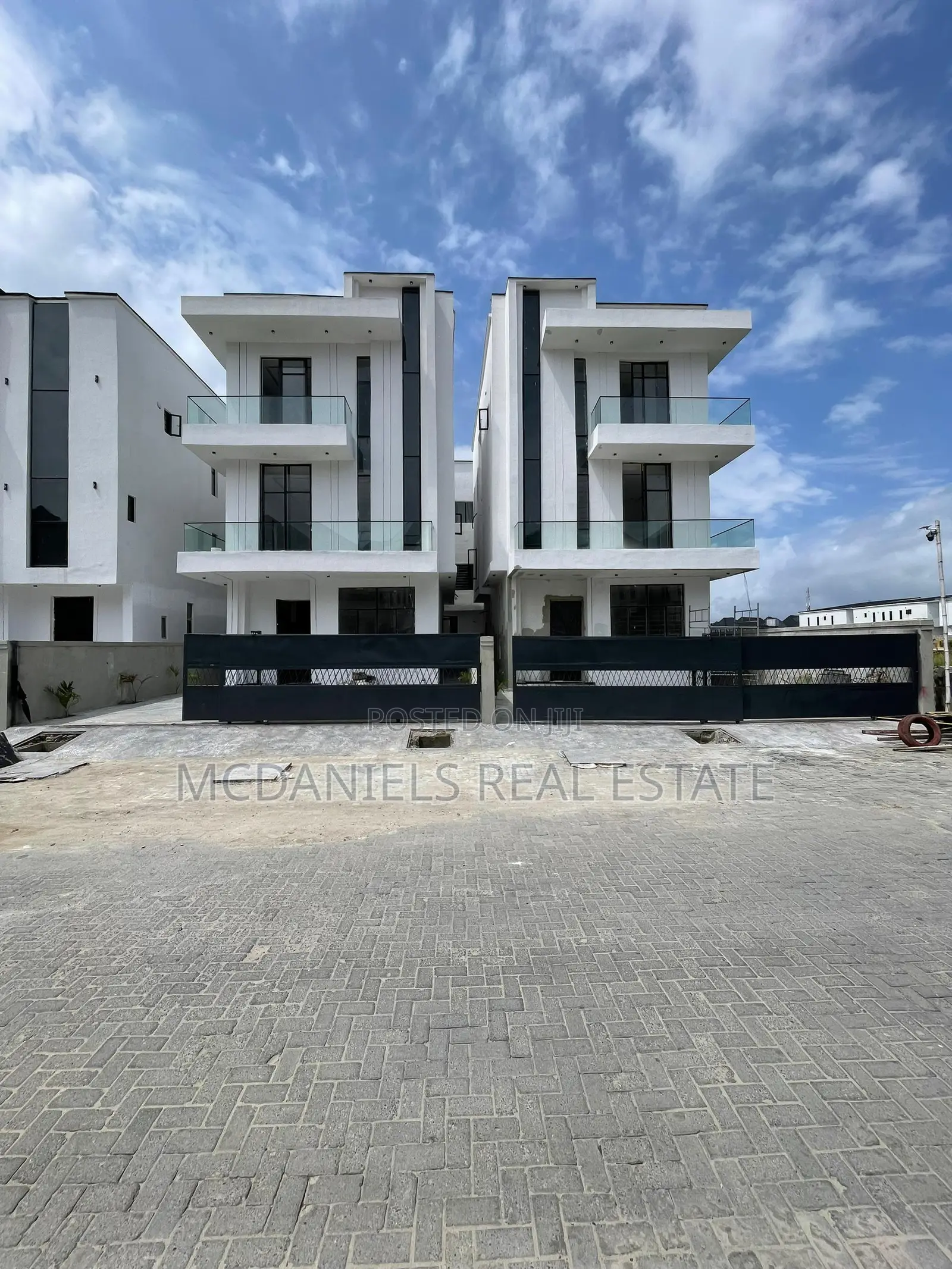 Furnished 5bdrm Duplex in Chevron for sale in Chevron