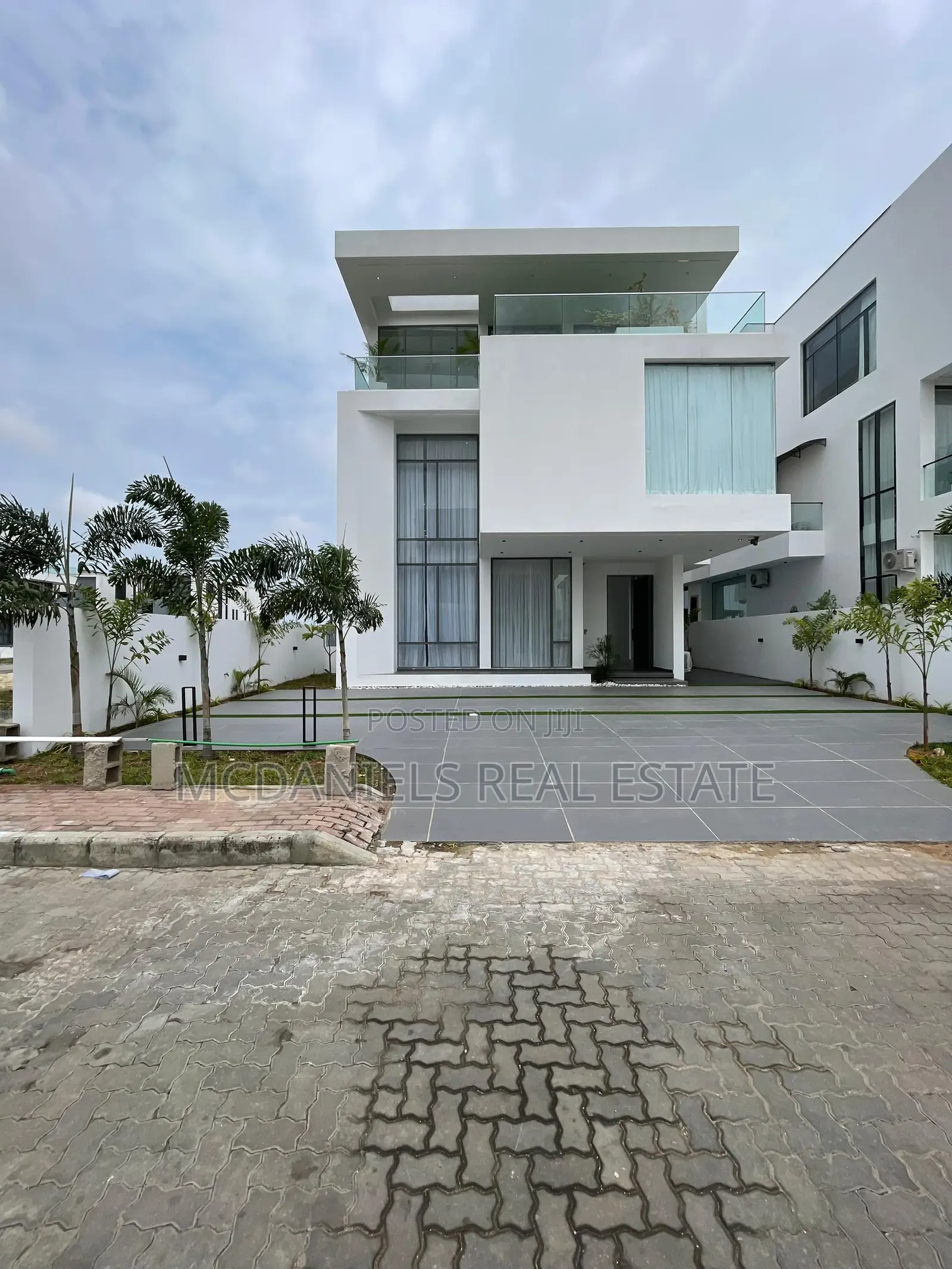 Furnished 5bdrm Duplex in Ikate for sale in Ikate