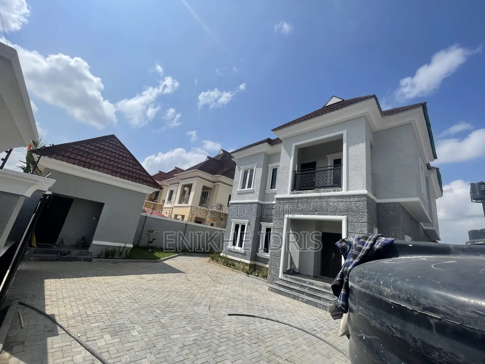 5bdrm Duplex in With 2 Bqs Monarch, Lugbe District for sale in Lugbe District