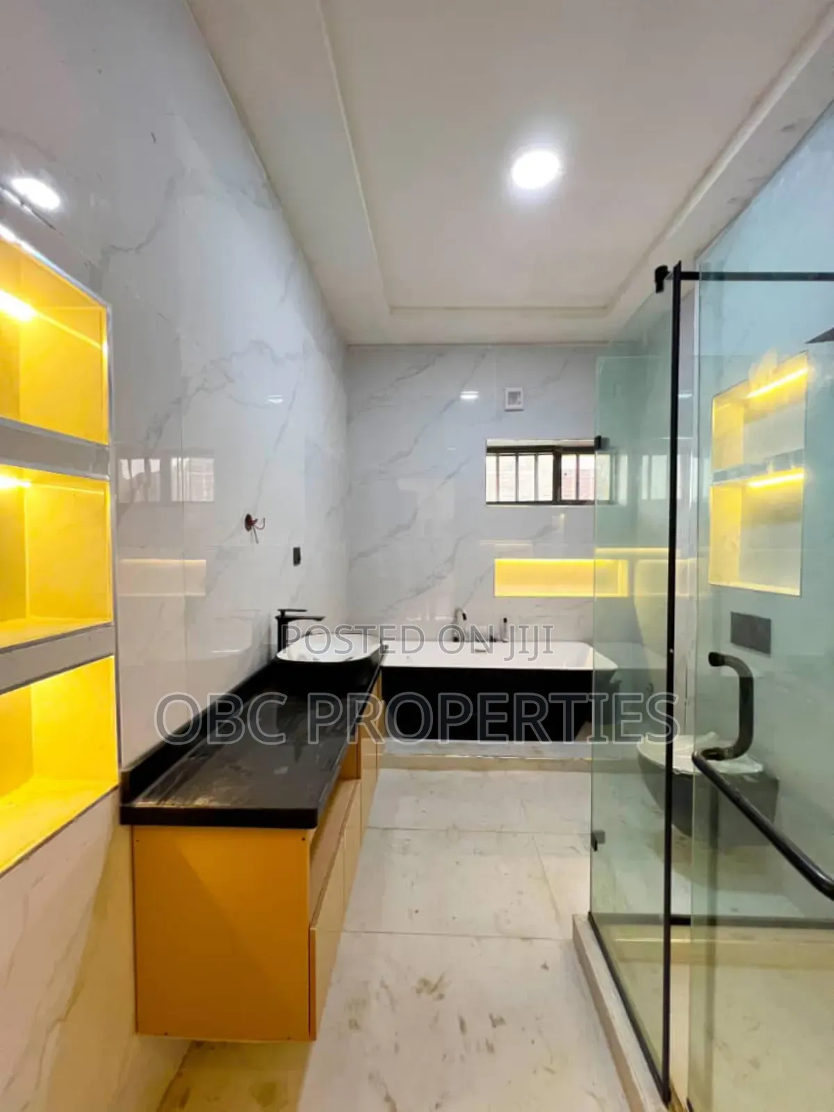 6 Bedrooms Fully Detached Duplex With Bq in Chevron