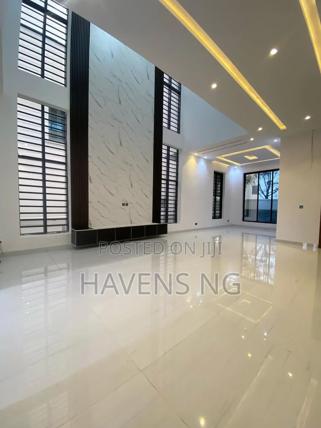 5bdrm Duplex in Ikota for sale in Ikota