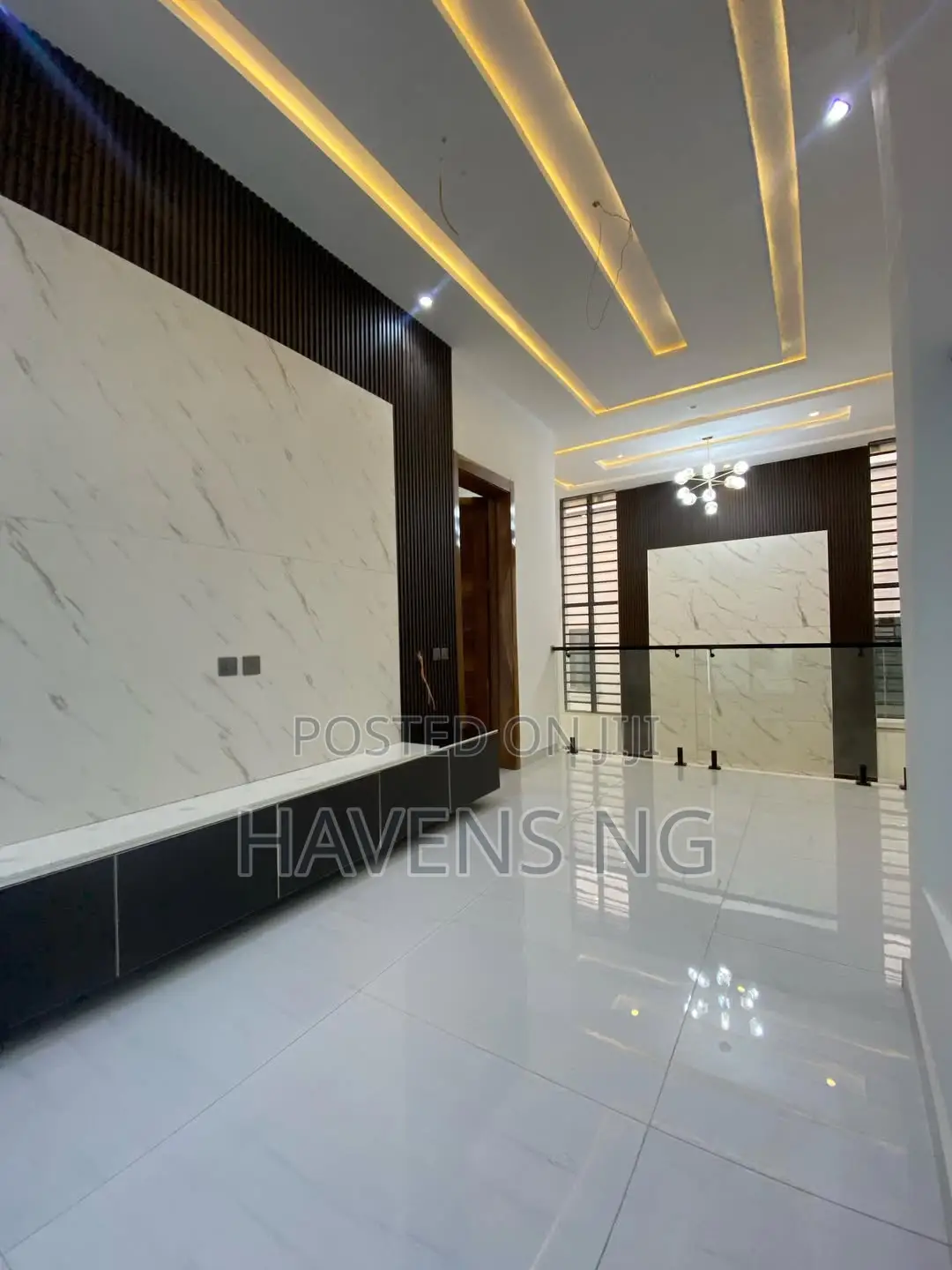 5bdrm Duplex in Ikota for sale in Ikota
