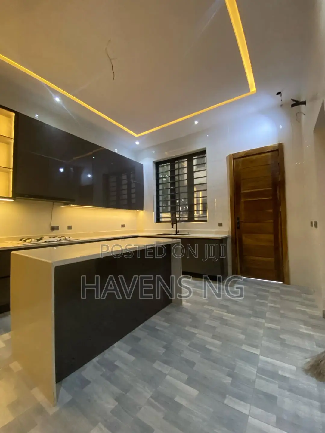 5bdrm Duplex in Ikota for sale in Ikota