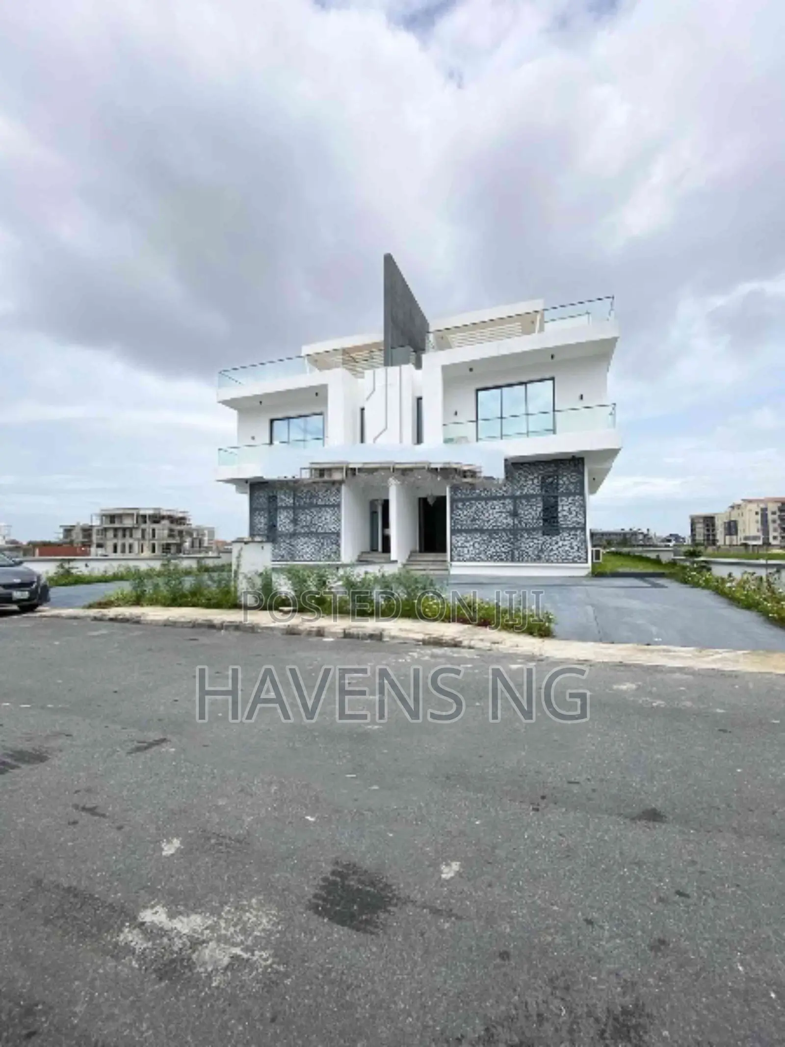 5bdrm Duplex in Ikate for sale in Ikate