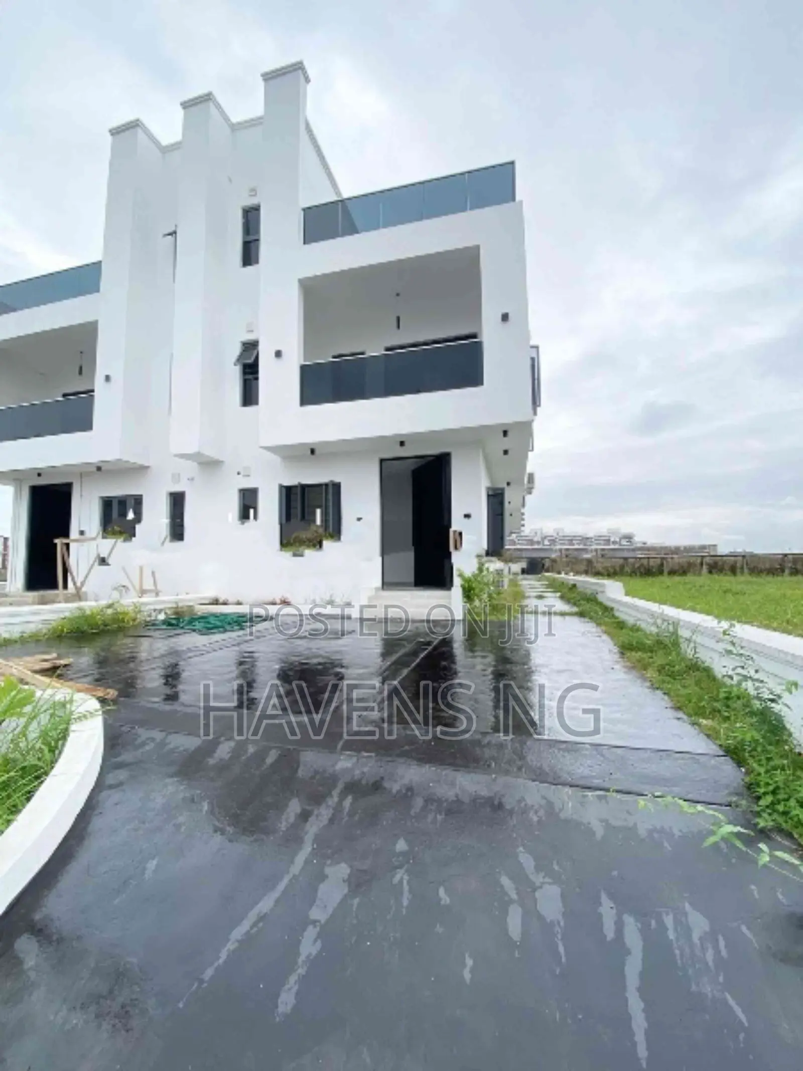 5bdrm Duplex in Ikate for sale in Ikate