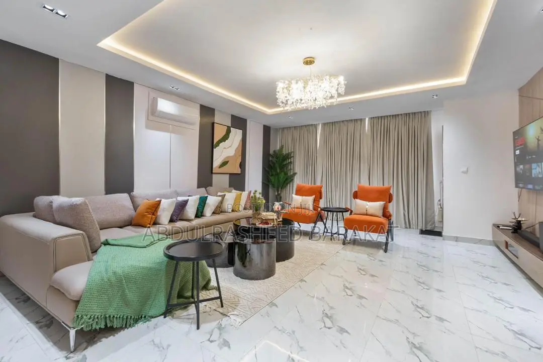 Luxury Three Bedroom With Ps5 Pool Balcony With Chair in Victoria Island