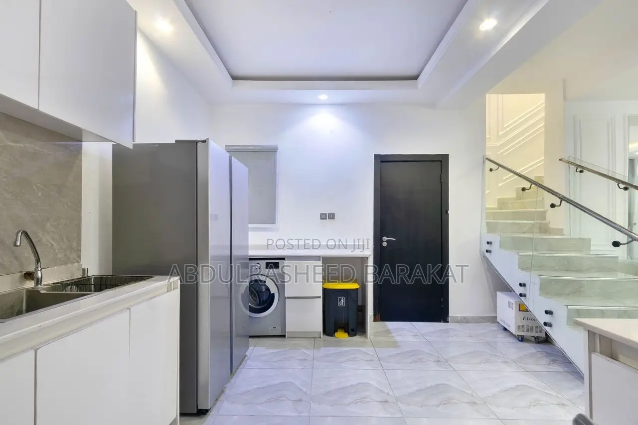 Luxury Three Bedroom Maisonette With Snooker Ps5 in Lekki Phase 1