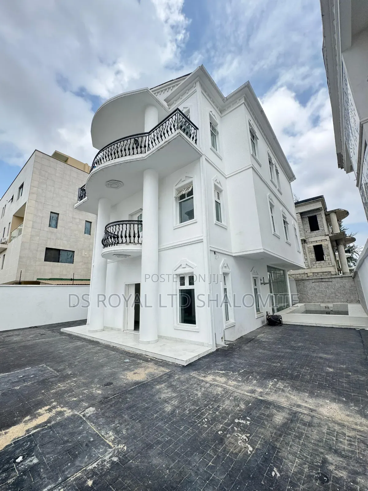 4bdrm Duplex in Banana Island for sale in Banana Island
