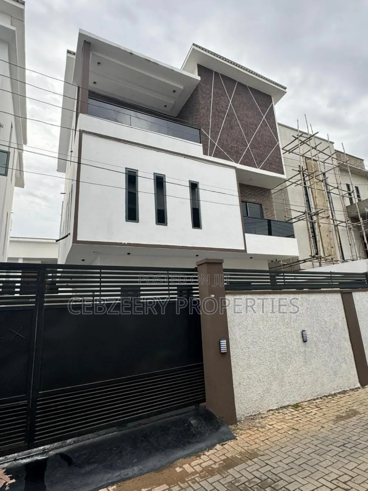 5bdrm Duplex in GRA Phase 2 Shangisha for rent in GRA Phase 2 Shangisha