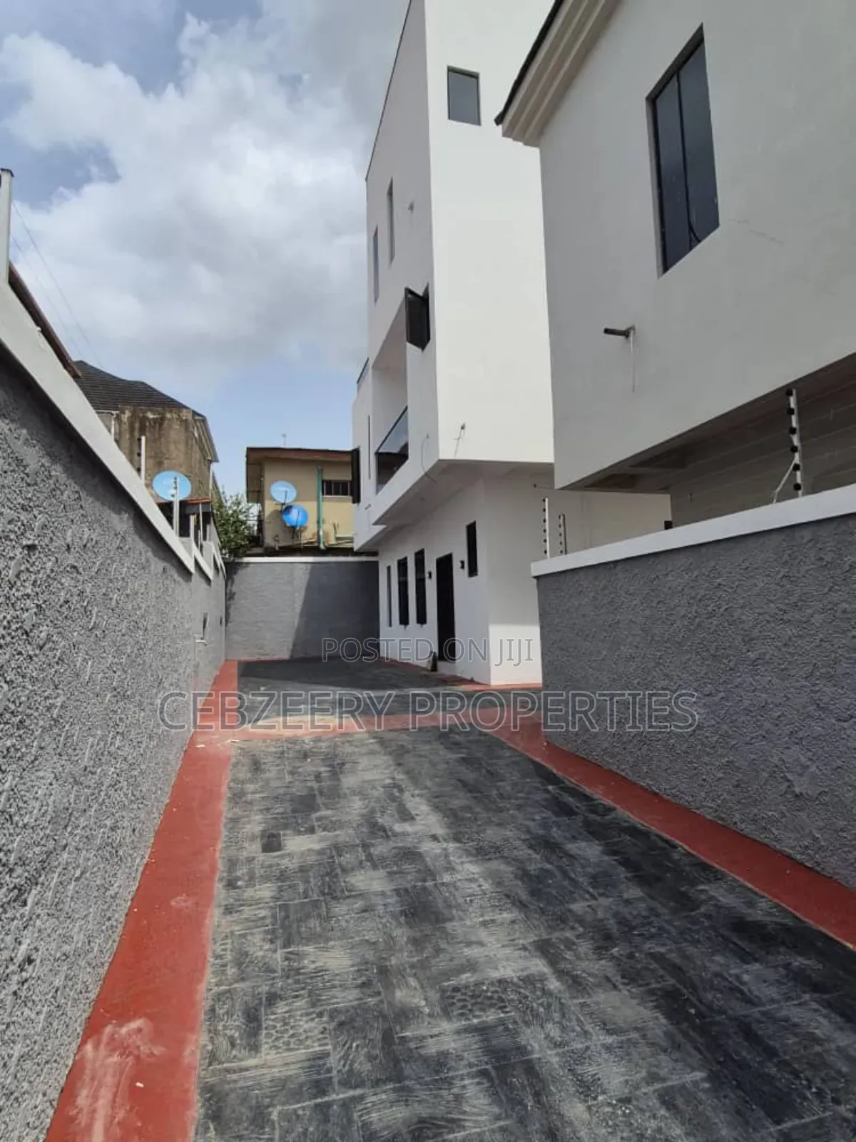 4bdrm Duplex in Omole Phase 2 for rent in Omole Phase 2