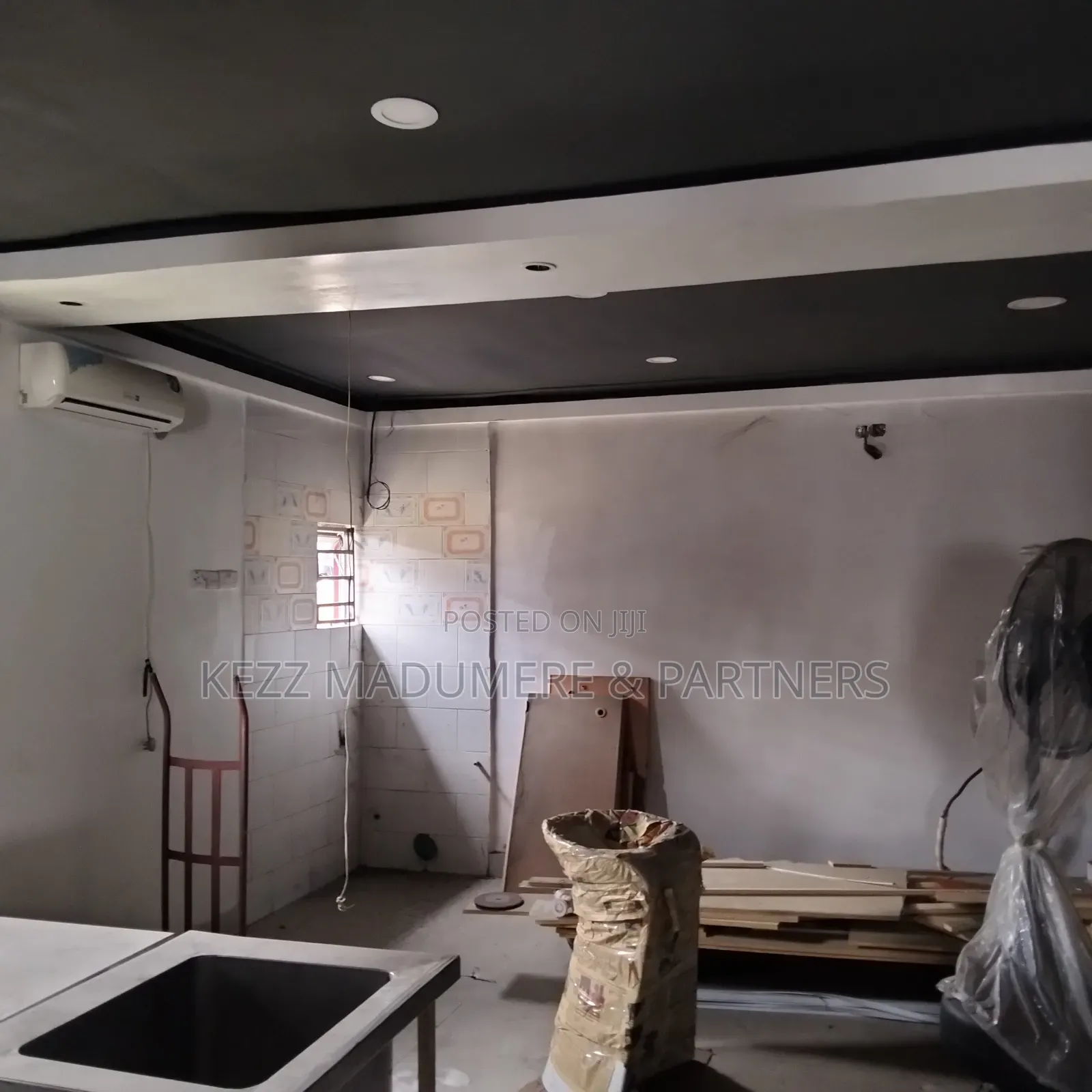 To Let : Mini Standard Shop at Rumumasi, Ph in Port-Harcourt