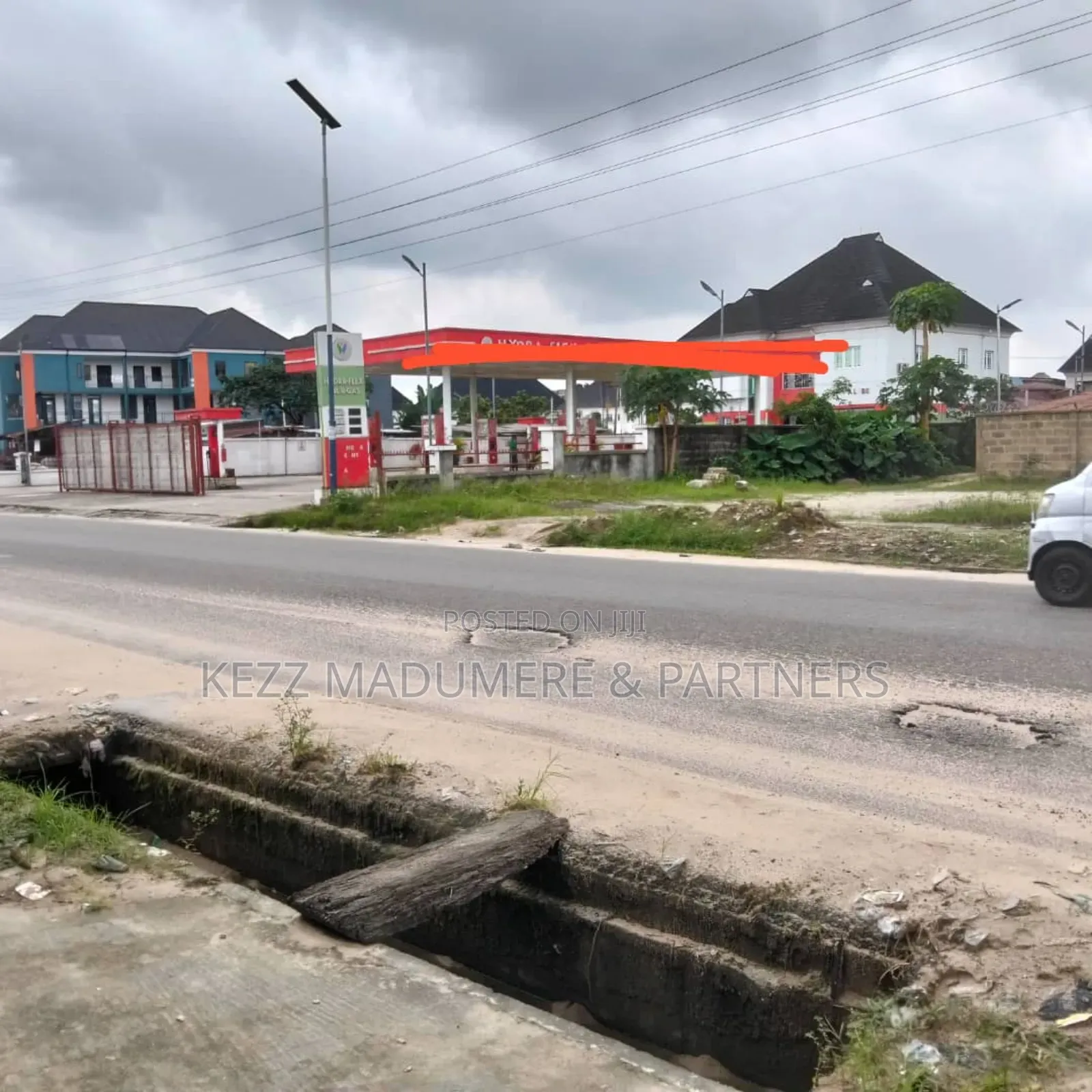 For Sale : A 10 Pumps Filling Station, Off Int'l Airport Rd in Port-Harcourt