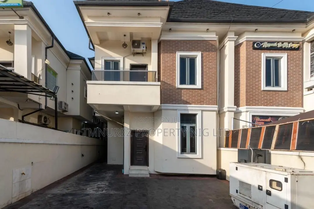 Furnished 4bdrm Duplex in Chevron for rent in Chevron