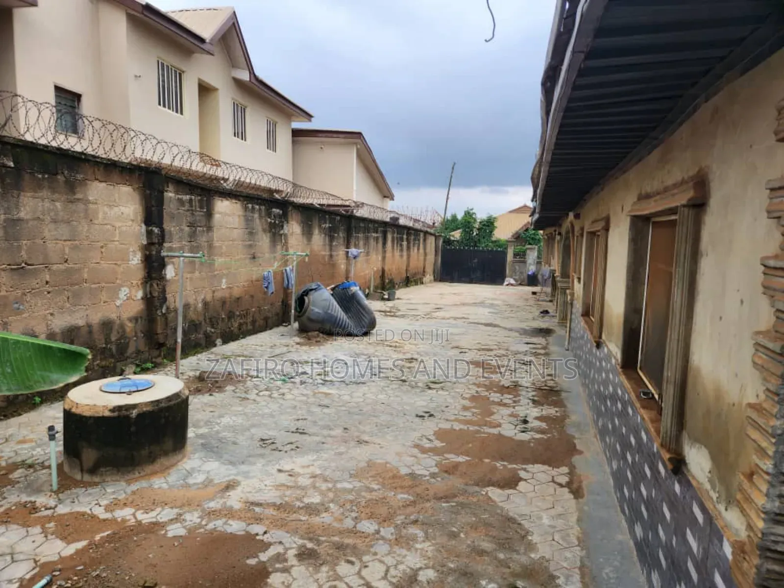 6bdrm Bungalow in Behind Dv School, for sale in Ibadan