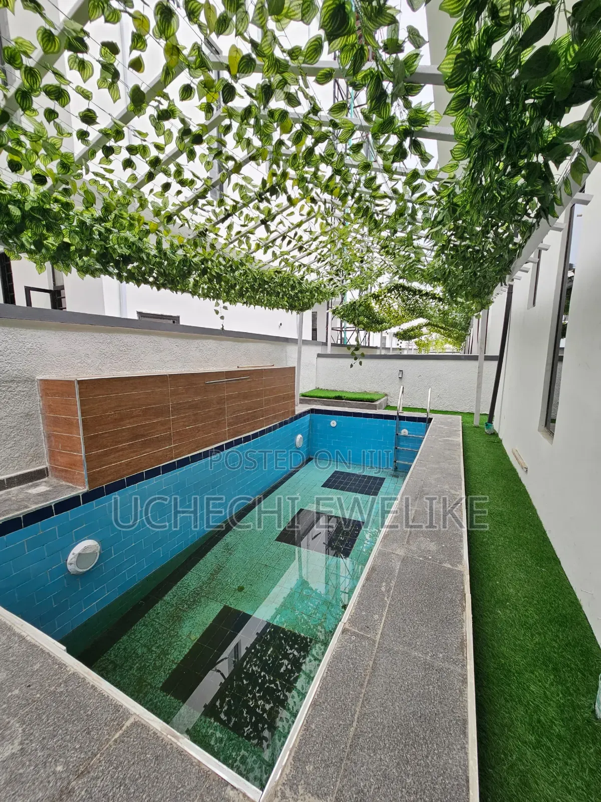 5bdrm Duplex in Chevron for sale in Chevron