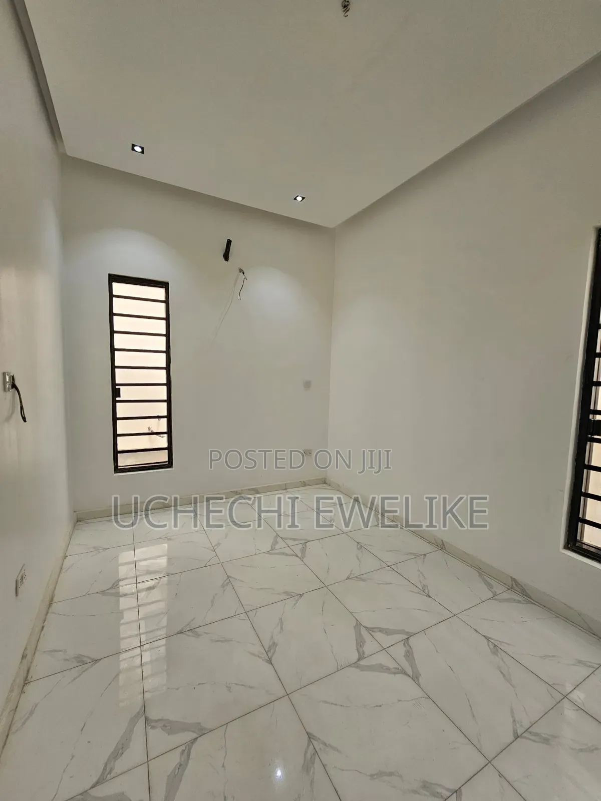 5bdrm Duplex in Chevron for sale in Chevron