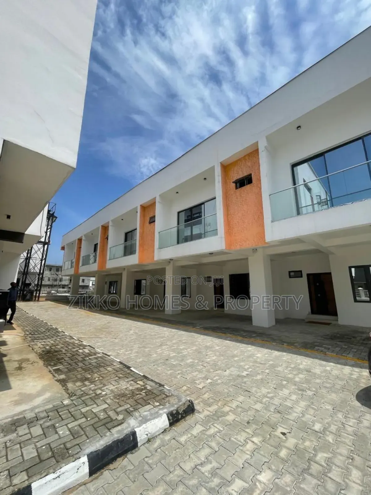 3bdrm Townhouse/Terrace in Orchid Road, Chevron for sale in Chevron