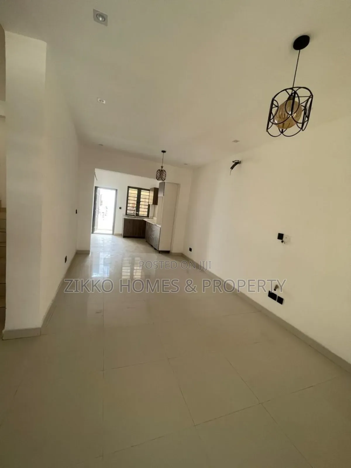 3bdrm Townhouse/Terrace in Orchid Road, Chevron for sale in Chevron