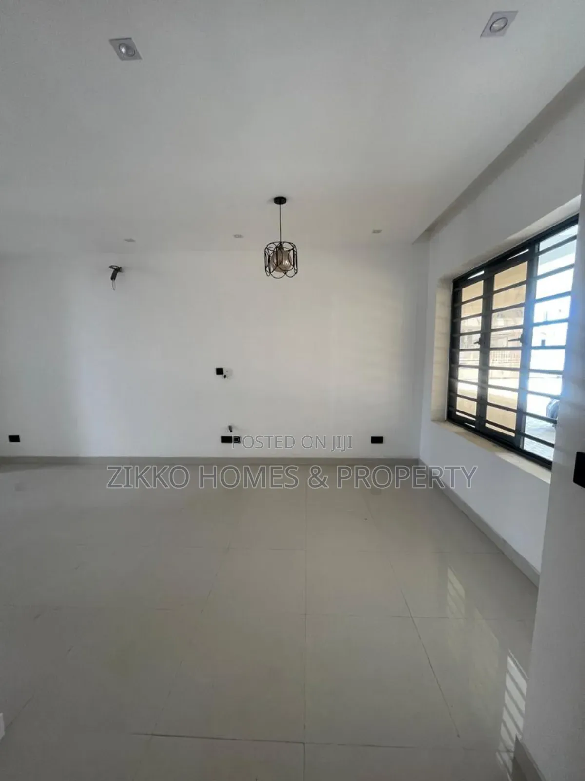 3bdrm Townhouse/Terrace in Orchid Road, Chevron for sale in Chevron