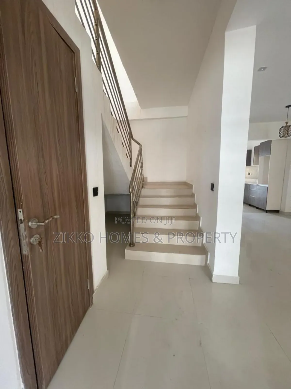 3bdrm Townhouse/Terrace in Orchid Road, Chevron for sale in Chevron