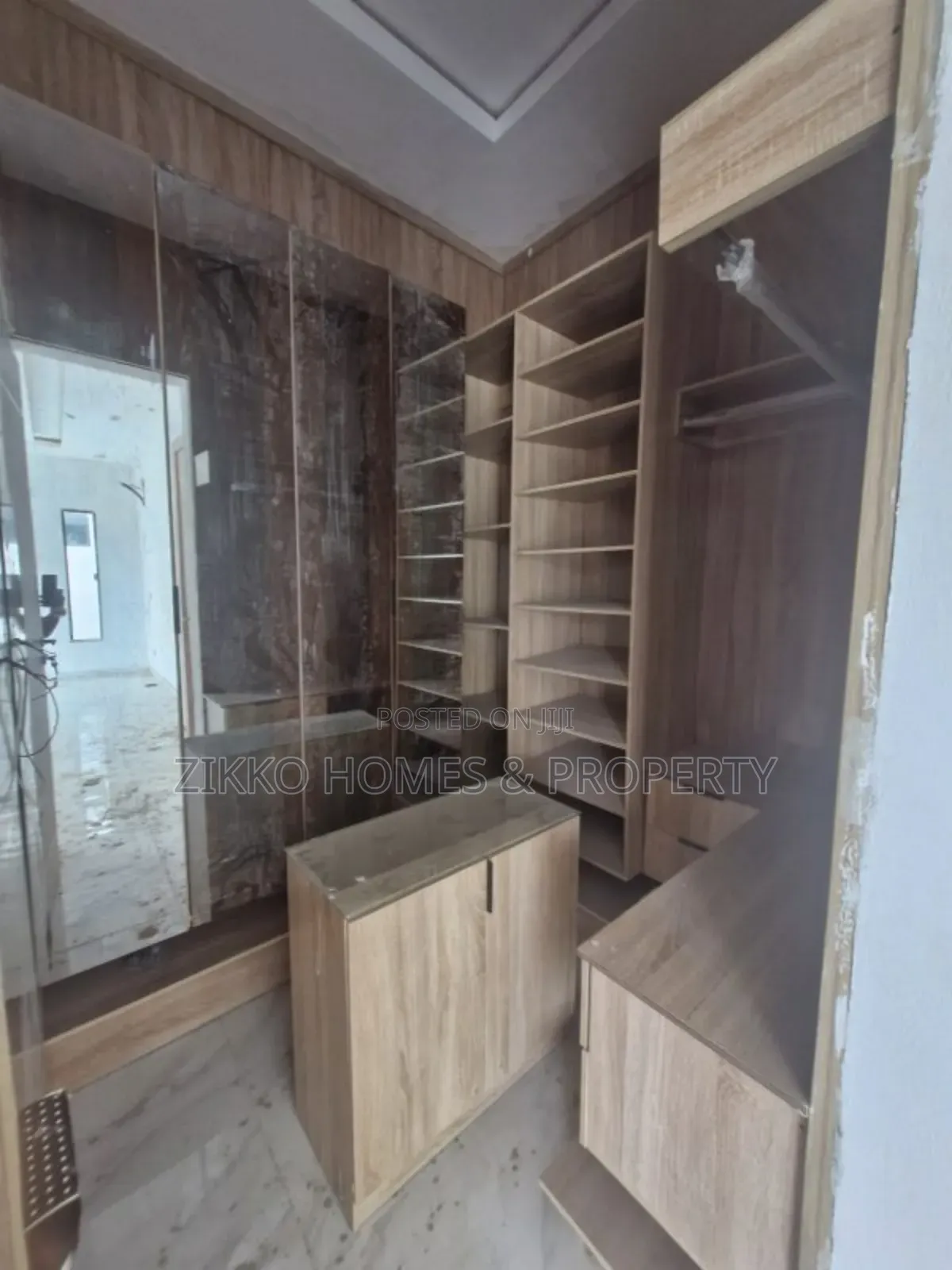 4bdrm Duplex in Chevron Drive for sale in Chevron