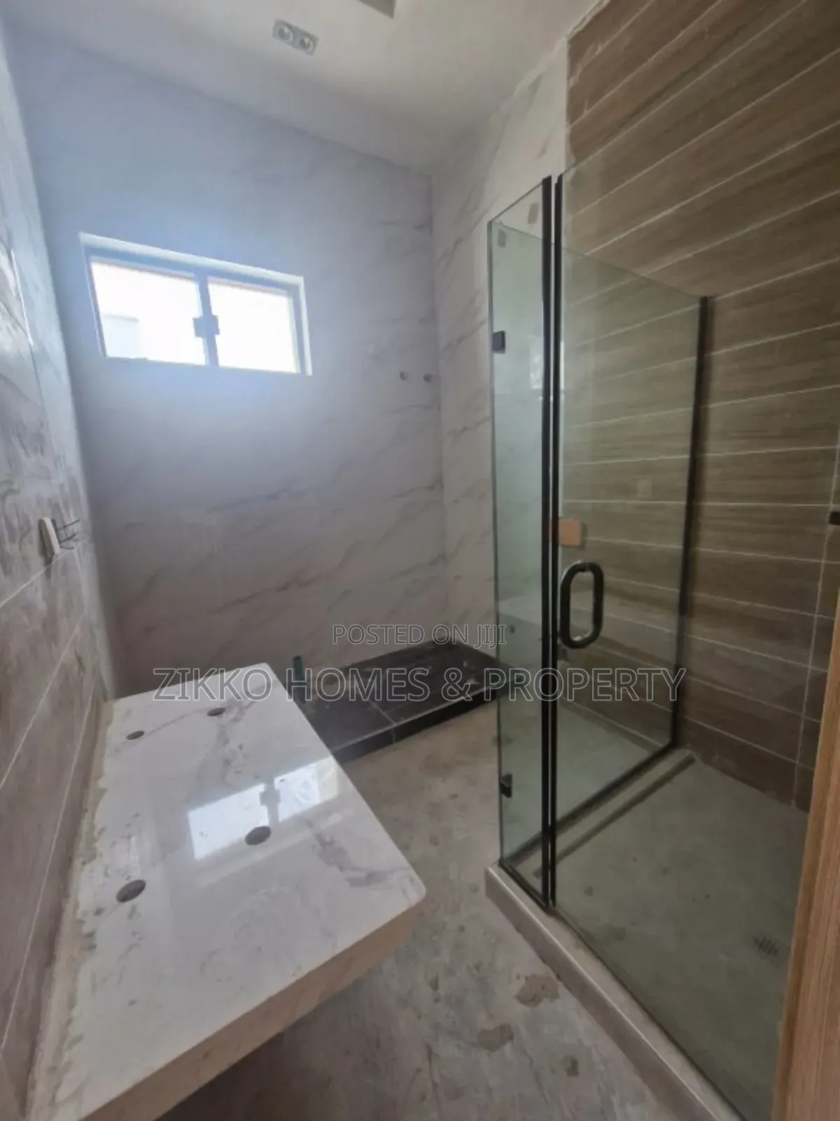 4bdrm Duplex in Chevron Drive for sale in Chevron
