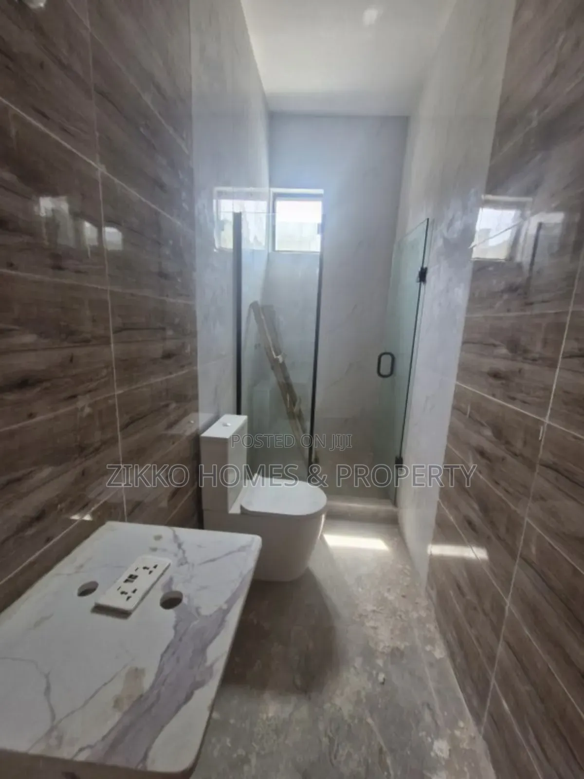 4bdrm Duplex in Chevron Drive for sale in Chevron
