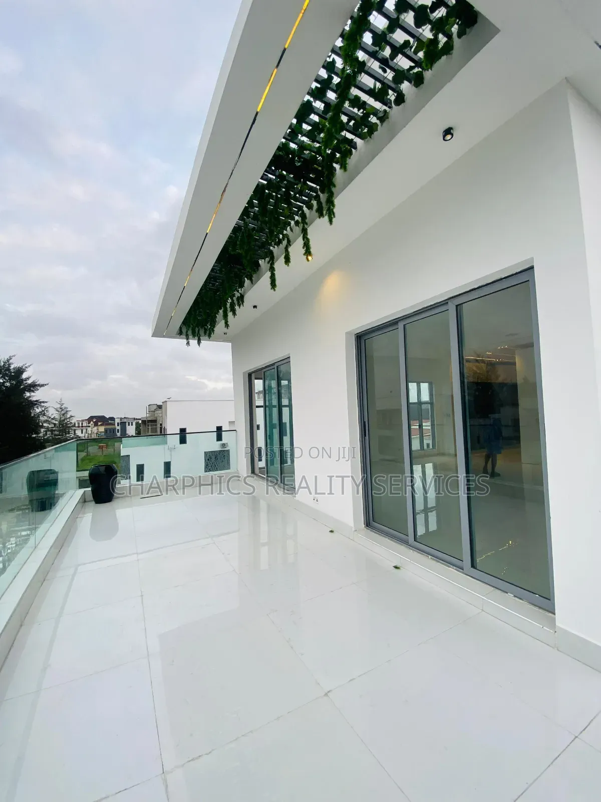 5bdrm Duplex in Osapa london for sale in Osapa london