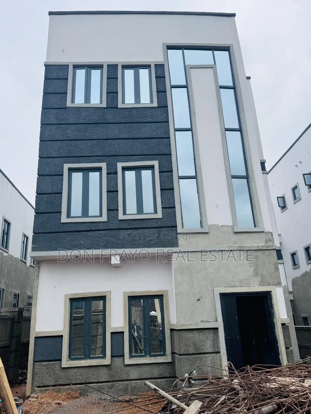 9bdrm Block of Flats in Kolapo Ishola Gra, Akobo for sale in Akobo
