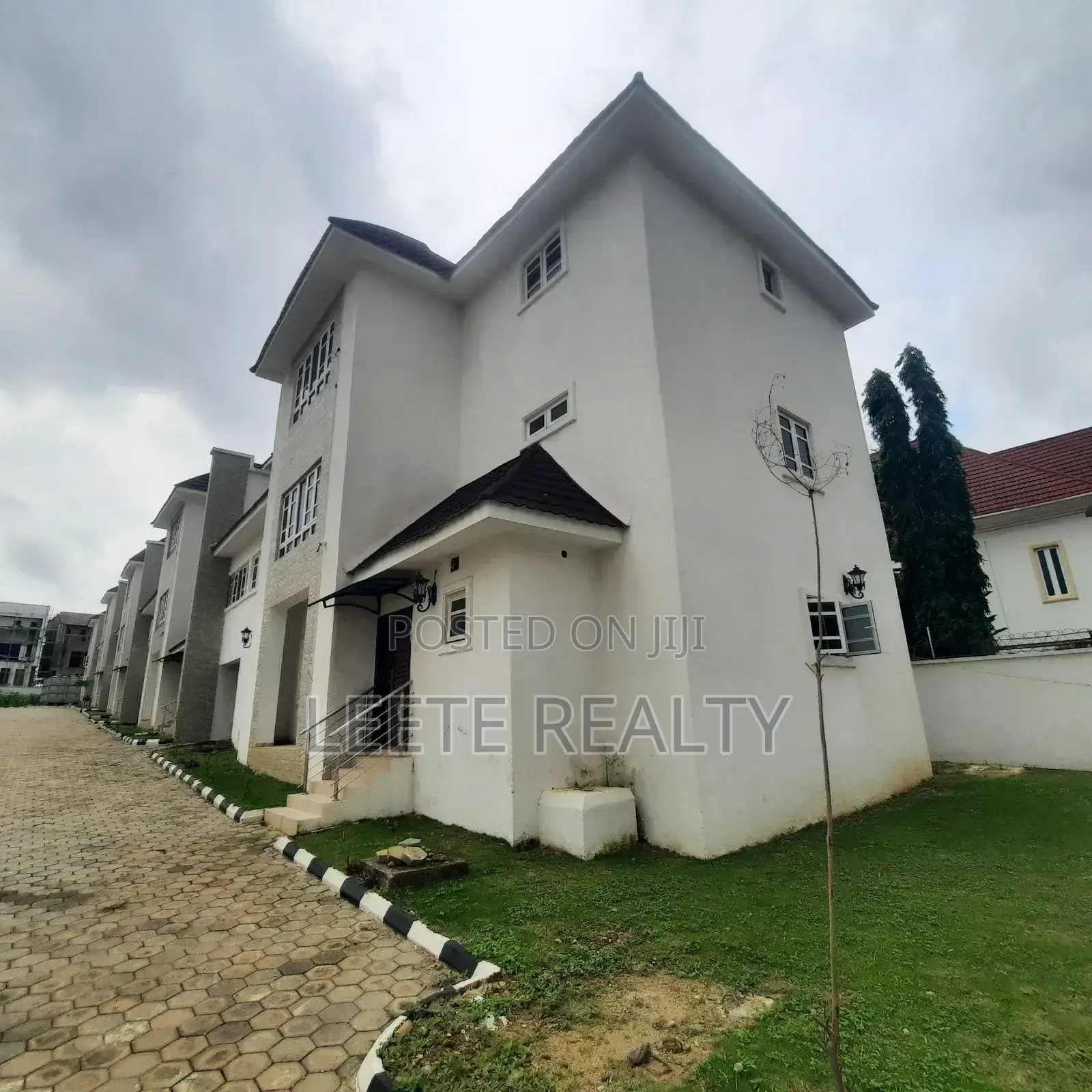 20bdrm Townhouse/Terrace in Guzape District for sale in Guzape District