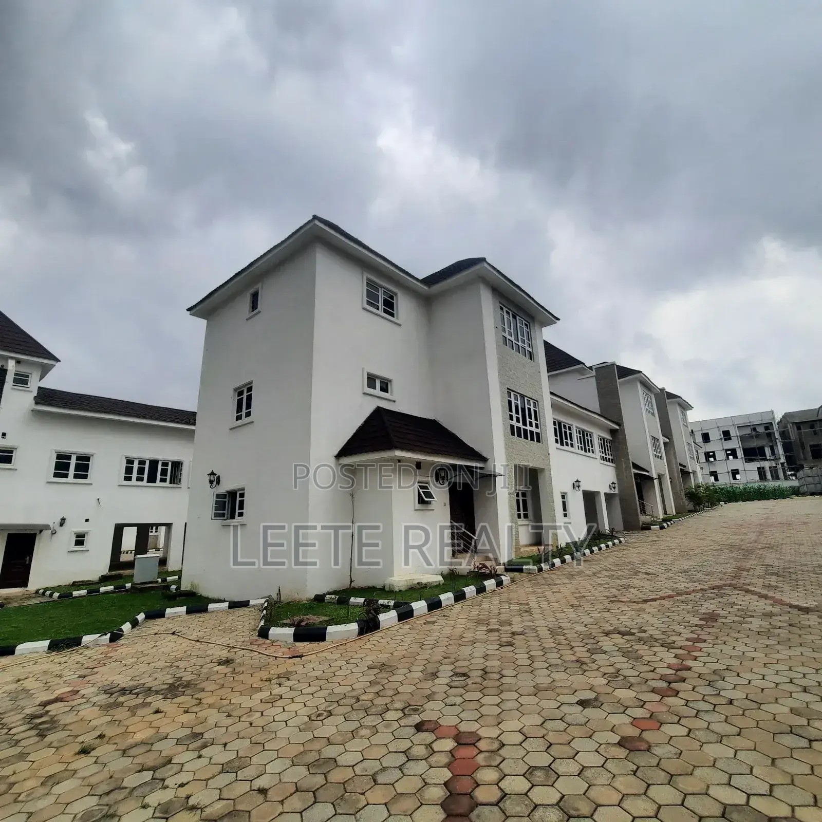 20bdrm Townhouse/Terrace in Guzape District for sale in Guzape District
