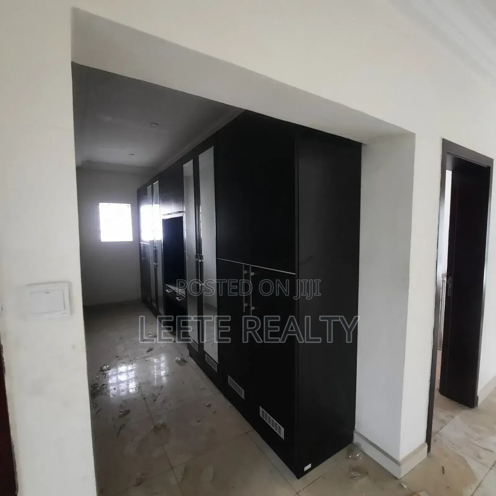 20bdrm Townhouse/Terrace in Guzape District for sale in Guzape District