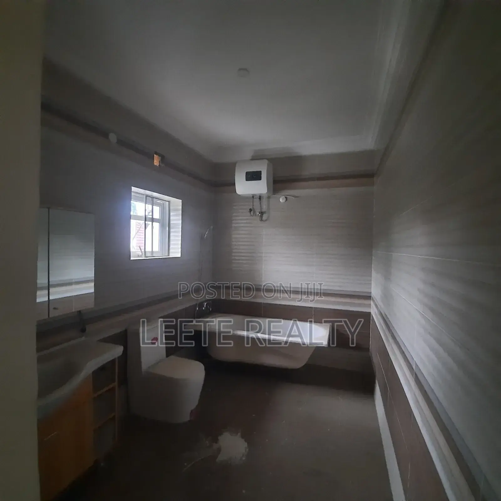 20bdrm Townhouse/Terrace in Guzape District for sale in Guzape District