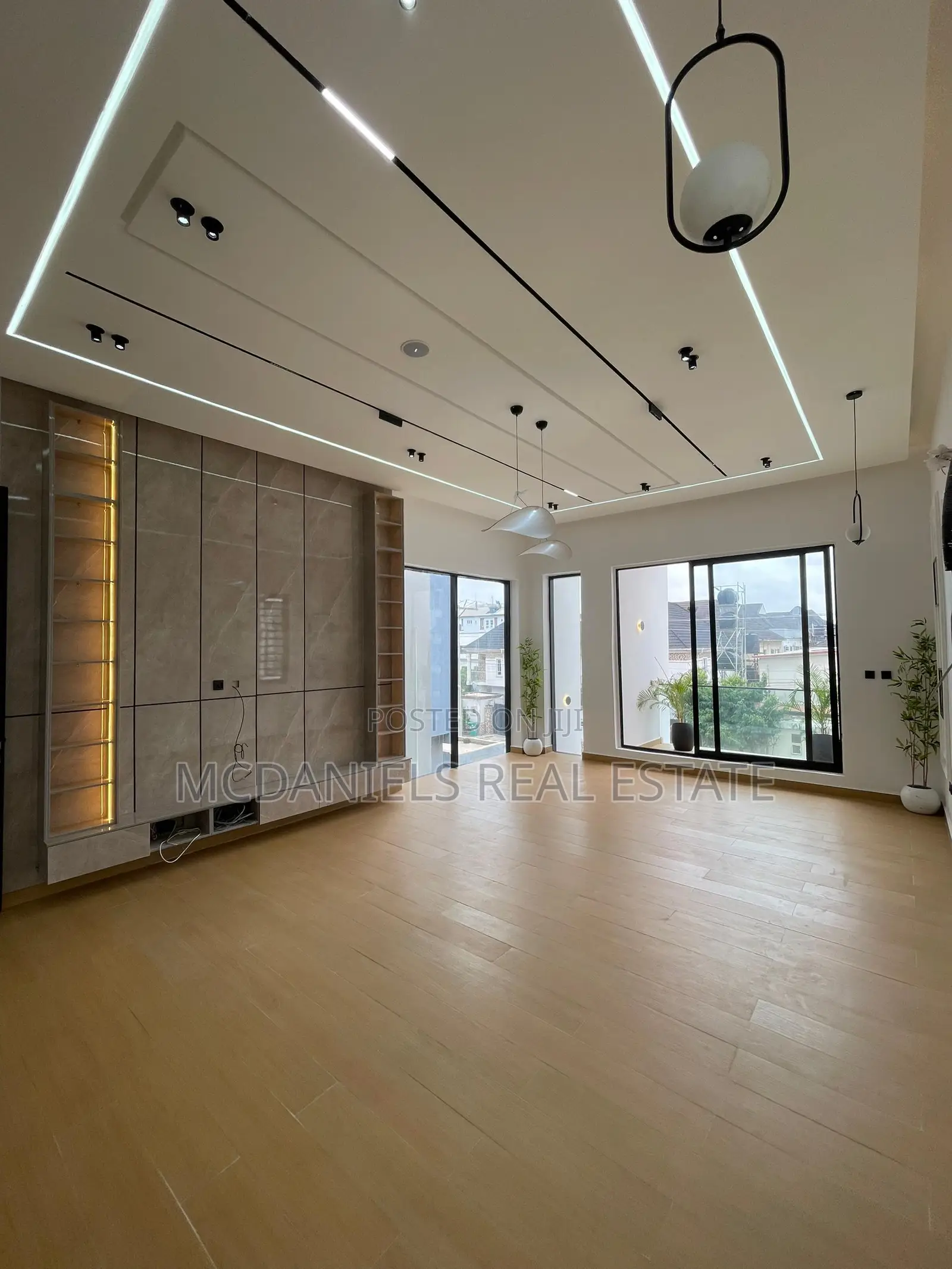 Furnished 5bdrm Duplex in Chevron for sale in Chevron