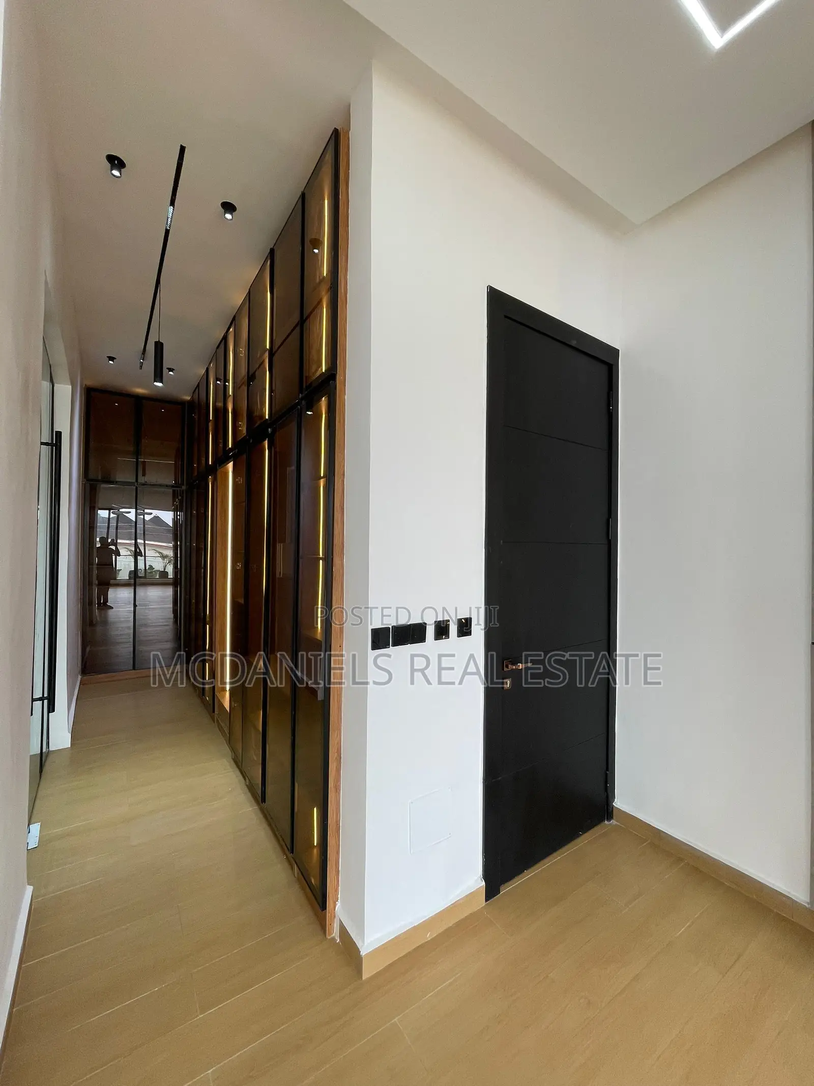 Furnished 5bdrm Duplex in Chevron for sale in Chevron