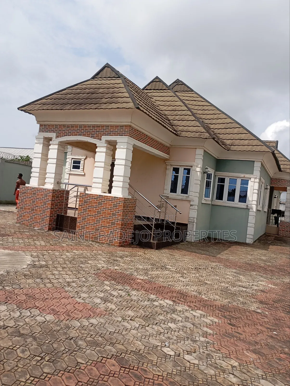 5bdrm Bungalow in Jakarifak Royal Palm, Gberigbe for sale in Gberigbe