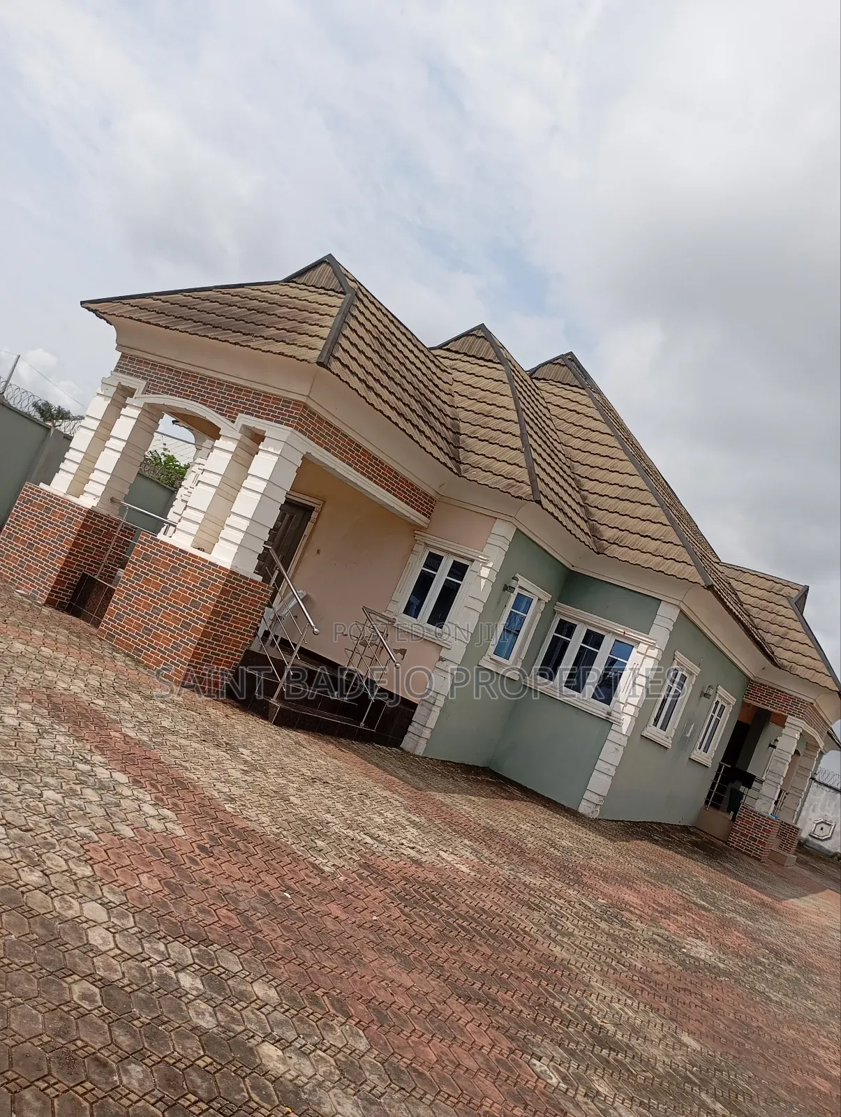 5bdrm Bungalow in Jakarifak Royal Palm, Gberigbe for sale in Gberigbe