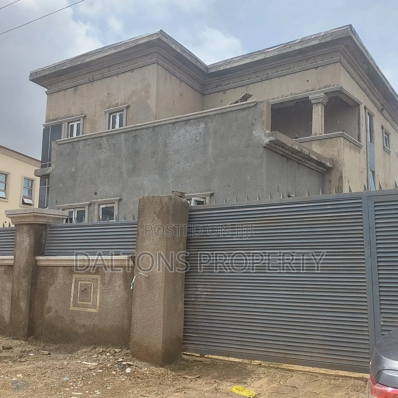 4bdrm Duplex in Lugbe District for sale in Lugbe District
