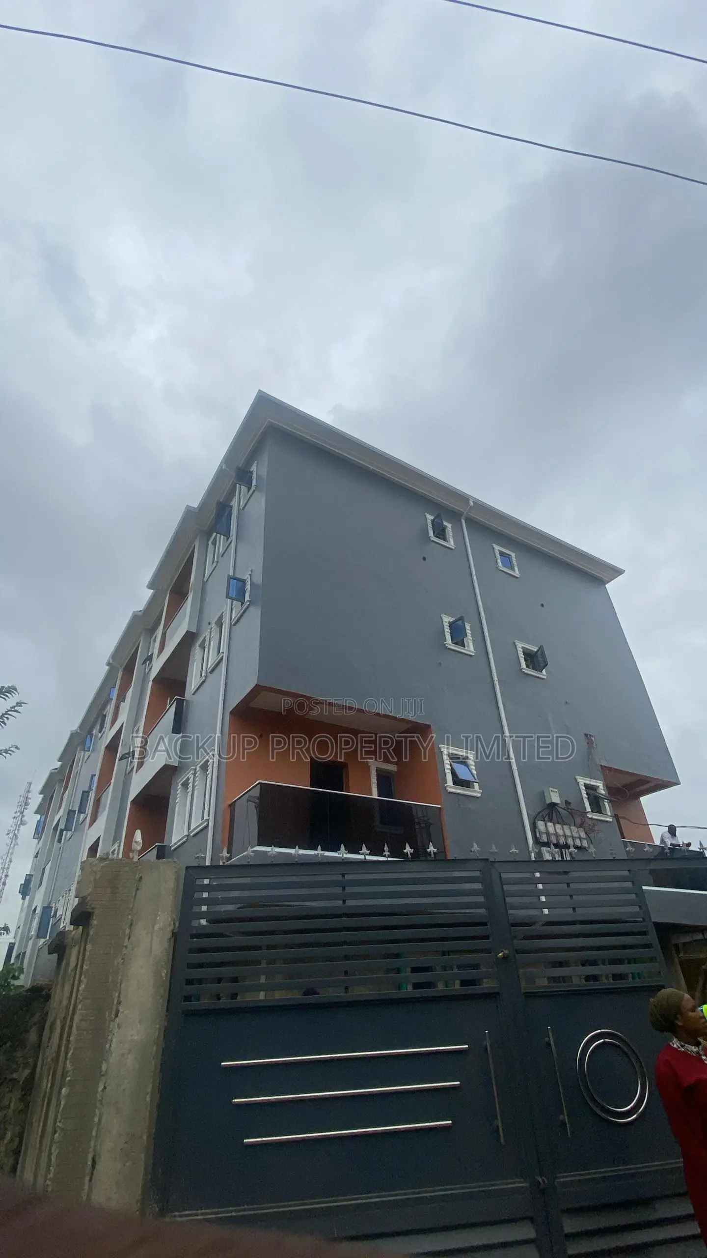 1bdrm Block of Flats in Onike Yaba for sale in Onike