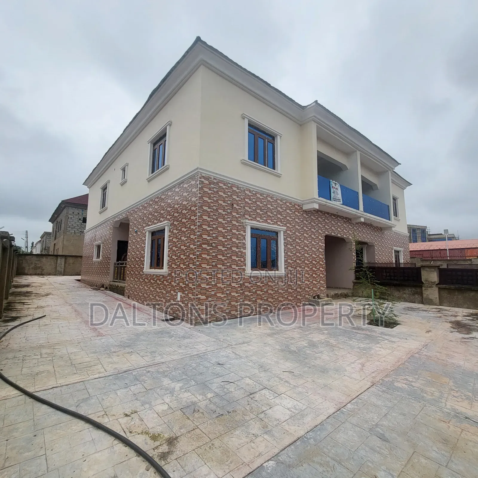 4bdrm Duplex in Royal, Lugbe District for sale in Lugbe District