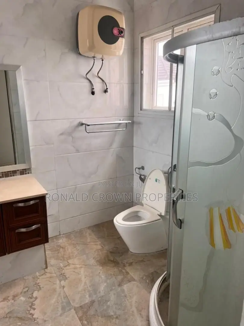 5bdrm Duplex in Osapa london for sale in Osapa london