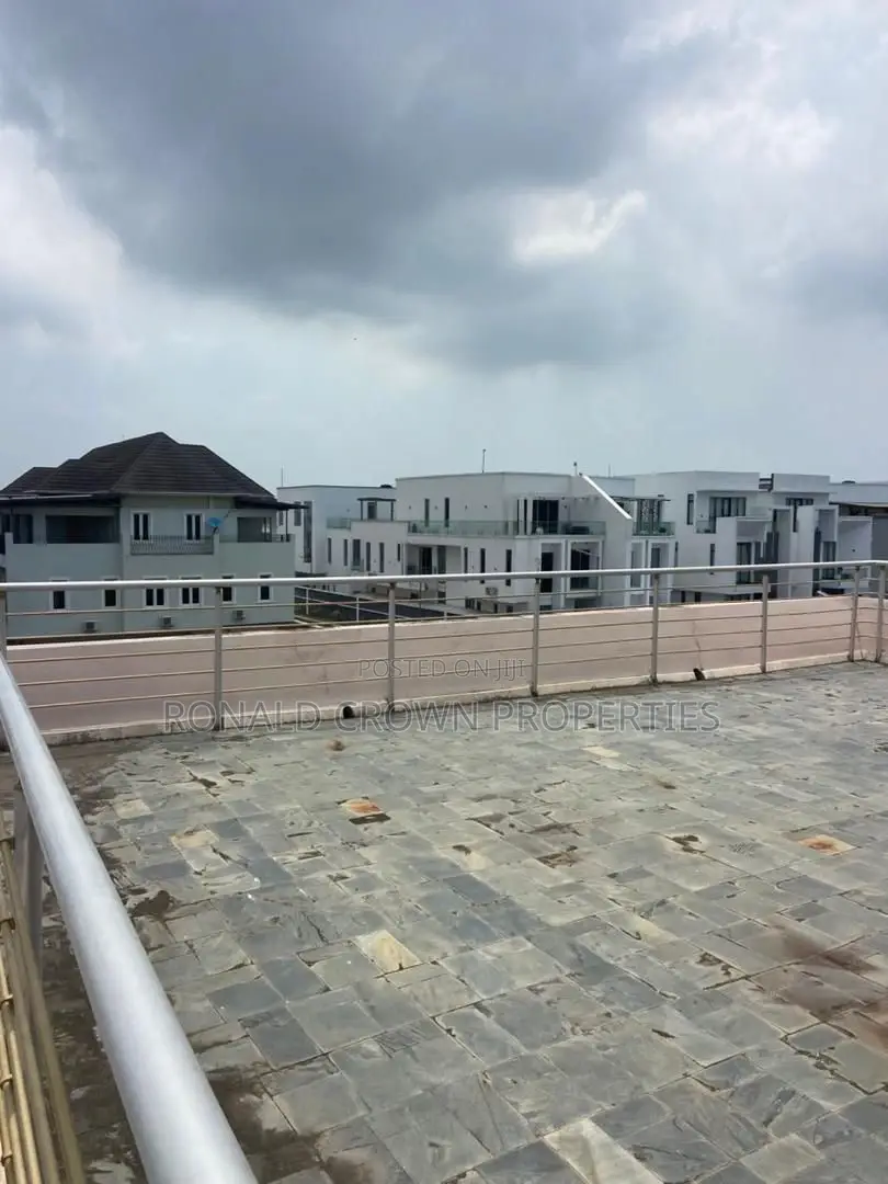 5bdrm Duplex in Osapa london for sale in Osapa london