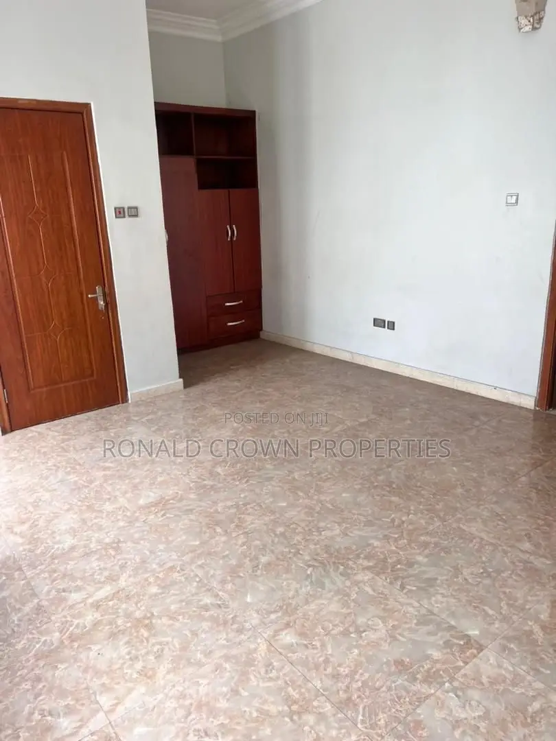 5bdrm Duplex in Osapa london for sale in Osapa london