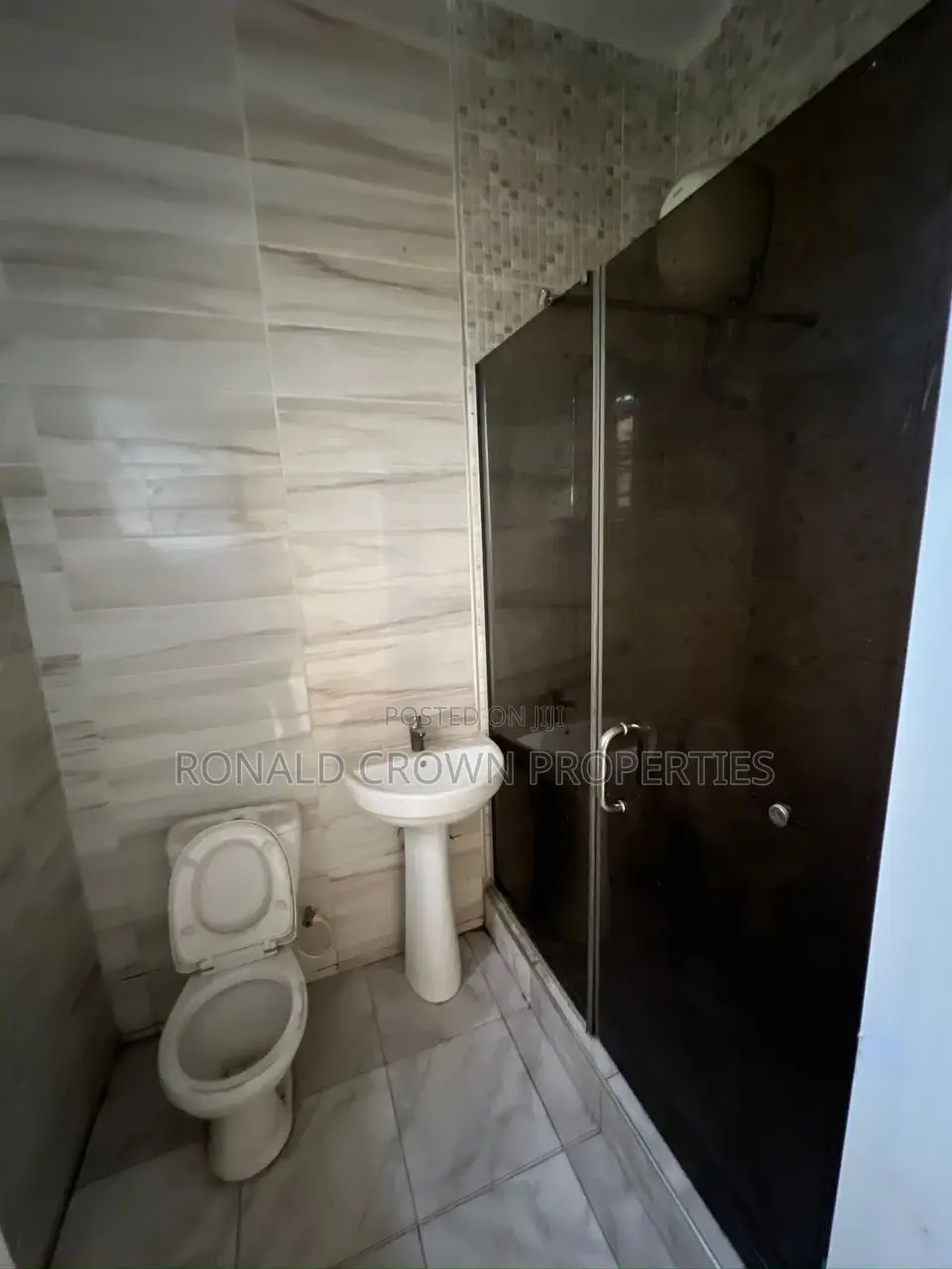 4bdrm Duplex in Ikota for sale in Ikota